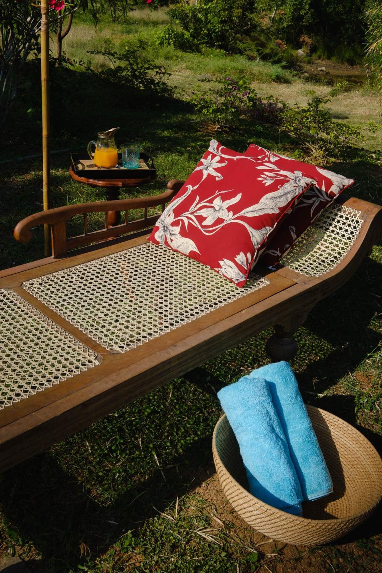 Treasure Rock Bed & Breakfast Kirinda  Ngoại thất bức ảnh