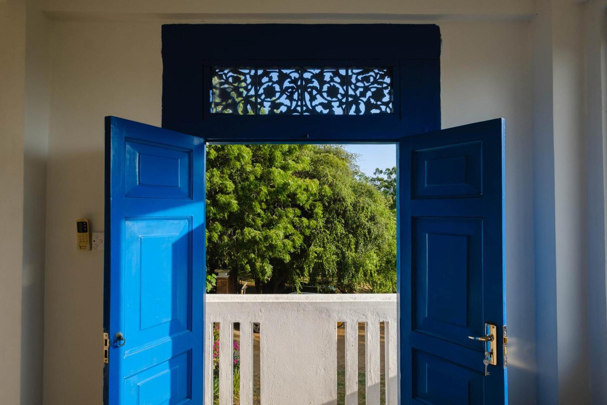 Treasure Rock Bed & Breakfast Kirinda  Ngoại thất bức ảnh