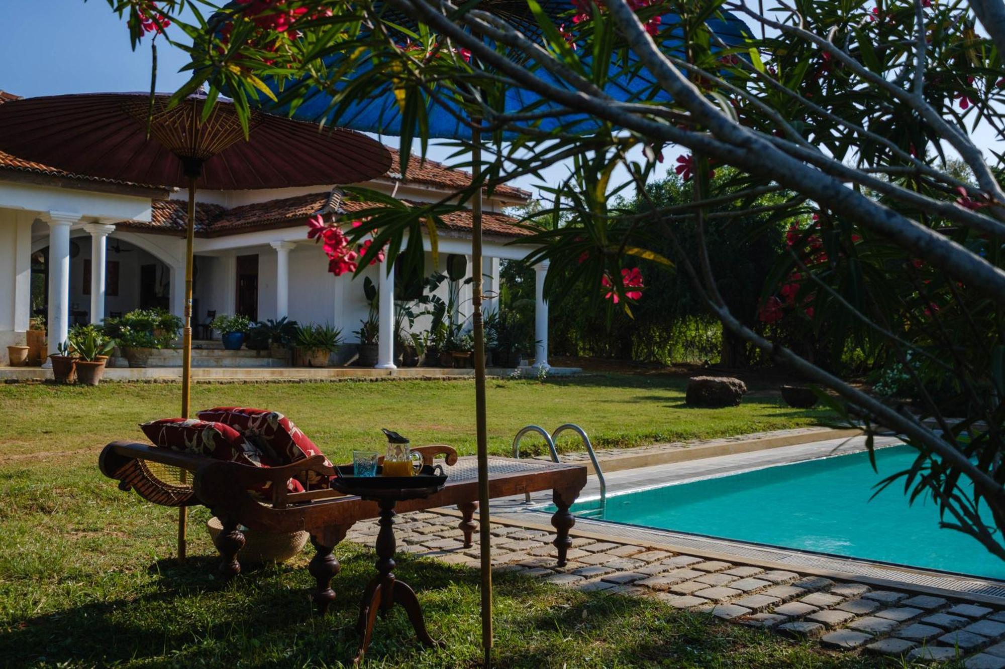 Treasure Rock Bed & Breakfast Kirinda  Ngoại thất bức ảnh