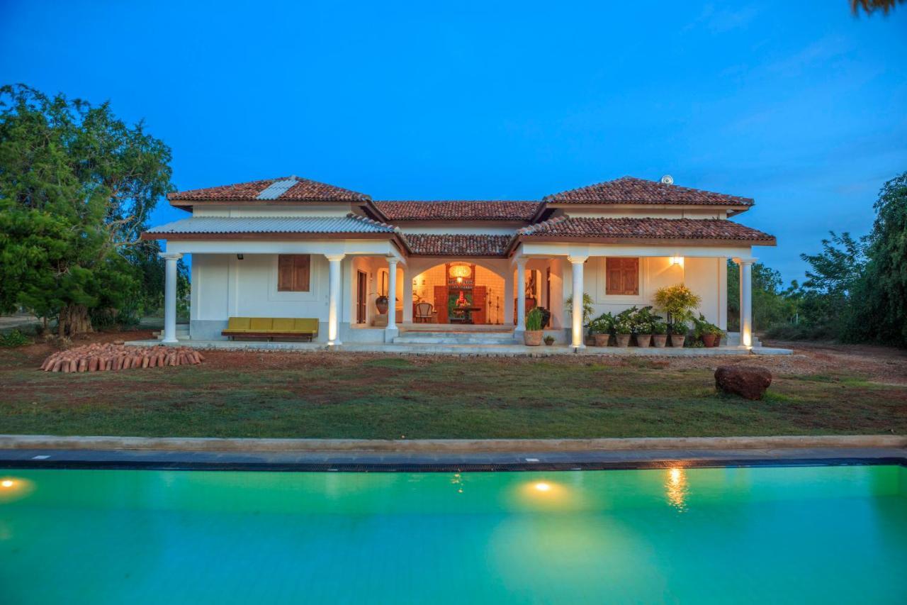 Treasure Rock Bed & Breakfast Kirinda  Ngoại thất bức ảnh