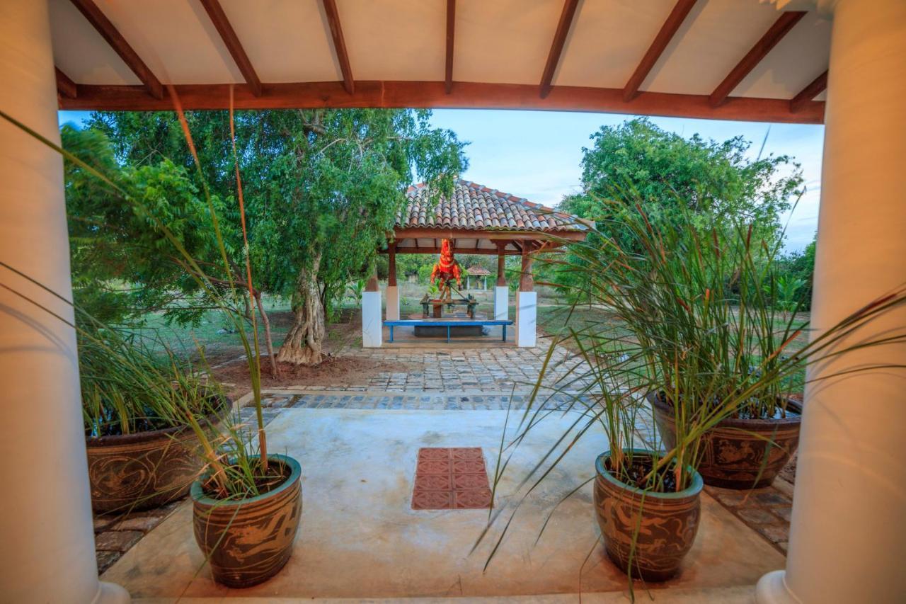 Treasure Rock Bed & Breakfast Kirinda  Ngoại thất bức ảnh